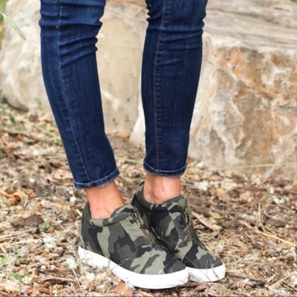 Shoes - CLEARANCE-FIRM‼️5🌟Dex Camo Sneakers